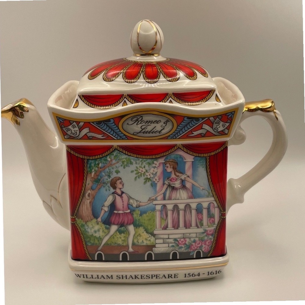 Sadler‎ Staffordshire England Romeo and Juliet Teapot Classic Collection 4445